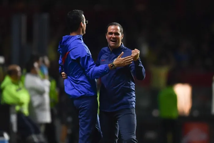 MEXSPORT Jardine celebra un gol con su auxiliar