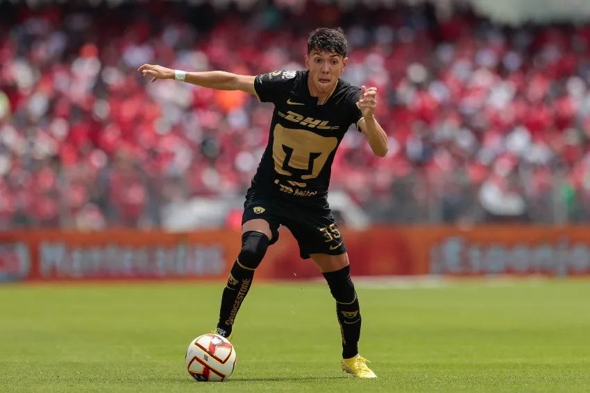 MEXSPORT Jorge Ruvalcaba en un juego de Pumas