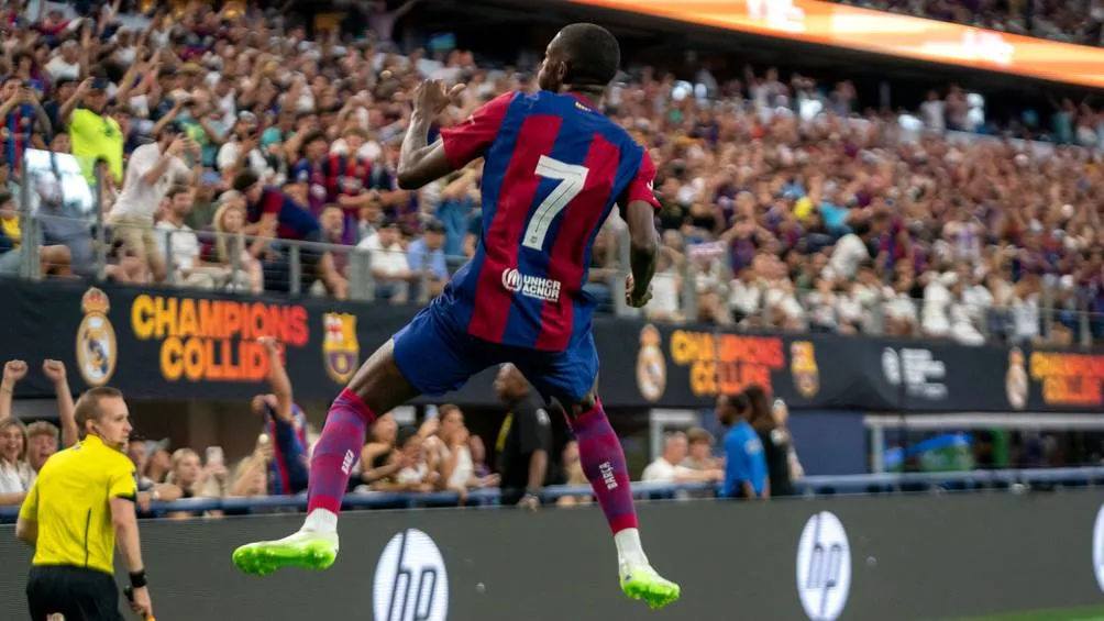 AP Ousmane Dembelé celebra un gol