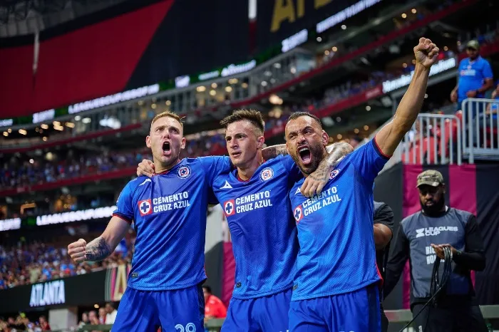 MEXSPORT Rotondi festeja un gol con Lotti y Moisés