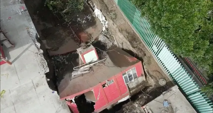 CAPTURA DE PANTALLA | @RuidoEnLaRed Gimnasio cayó en un socavón
