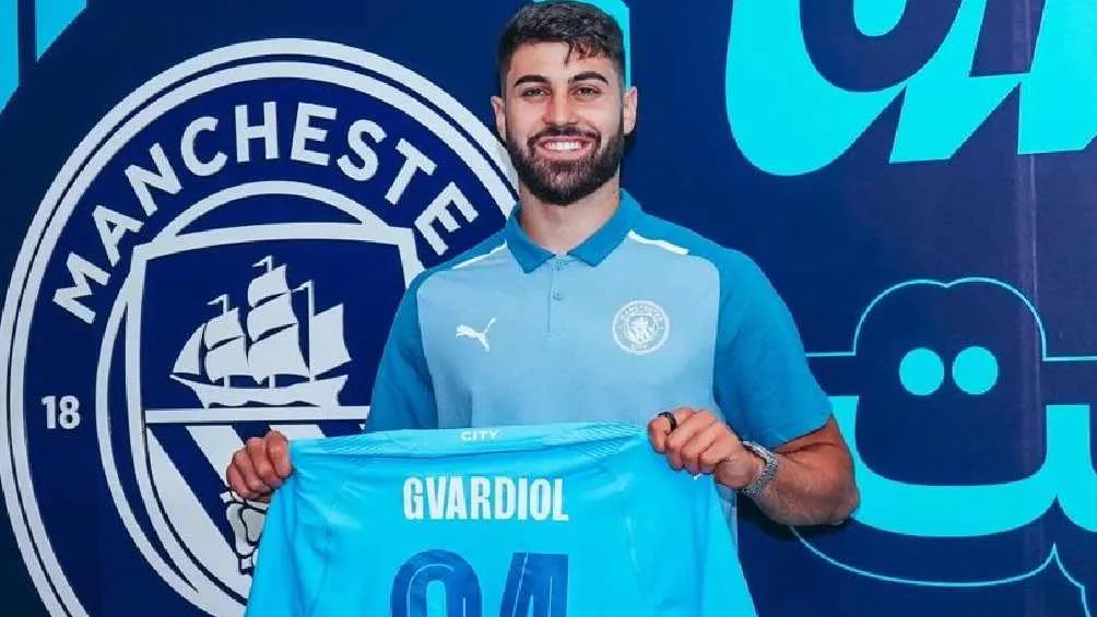 TWITTER @ManCity El defensa firmó un contrato de 5 años