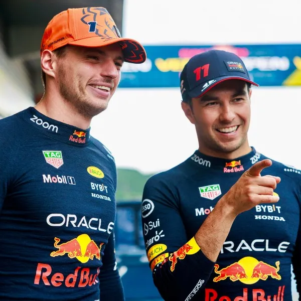 TWITTER @Max33Verstappen Max y 'Checo' haciendo equipo