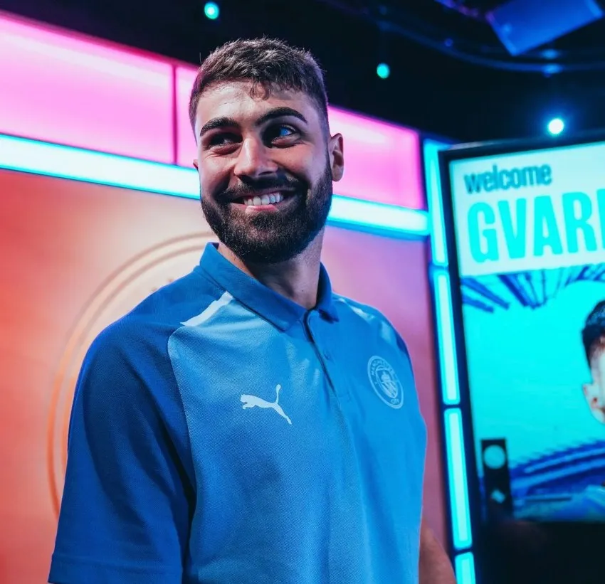 INSTAGRAM: @mancity El croata en su presentación con los Citizens