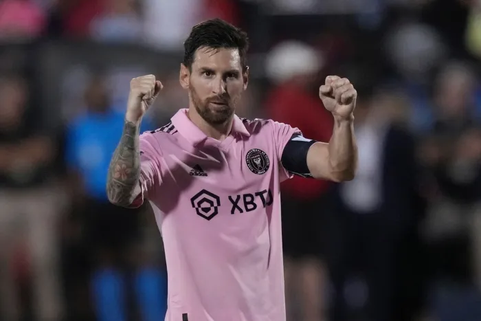 AP Lionel Messi celebra uno de sus goles ante FC Dallas