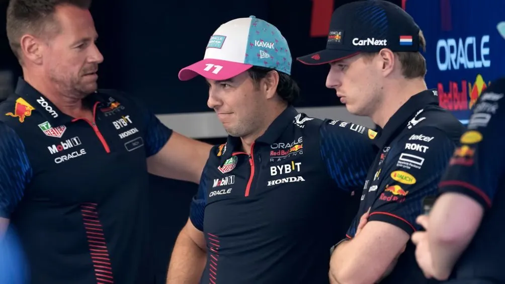 AP Checo junto a Max Verstappen