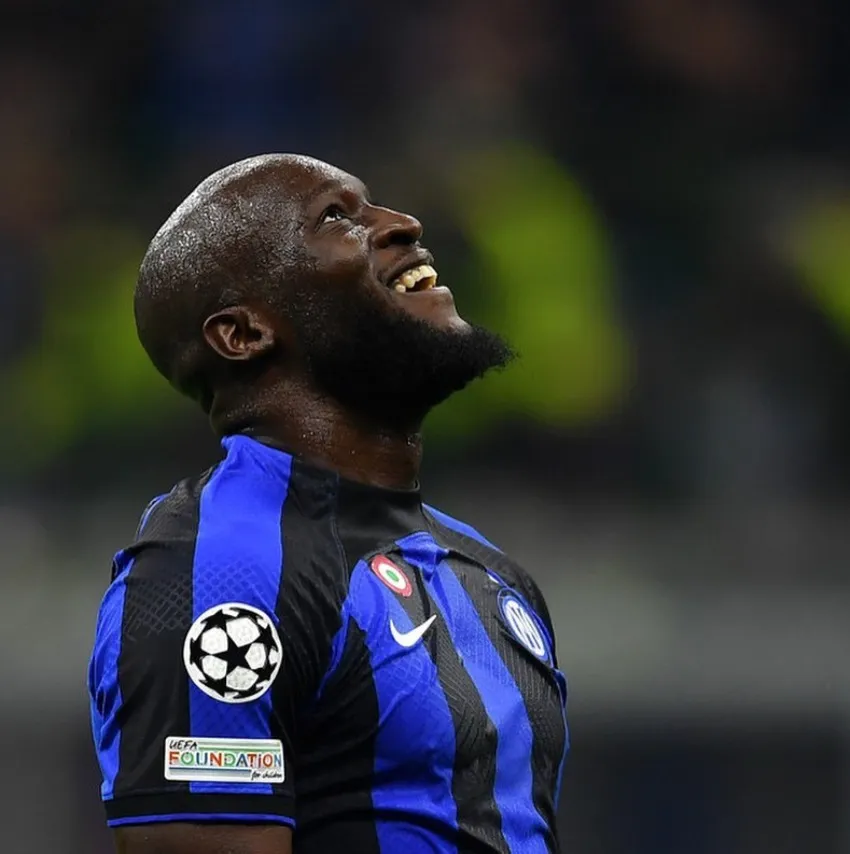 @romelulukaku Lukaku fue criticado por el Inter de Milán