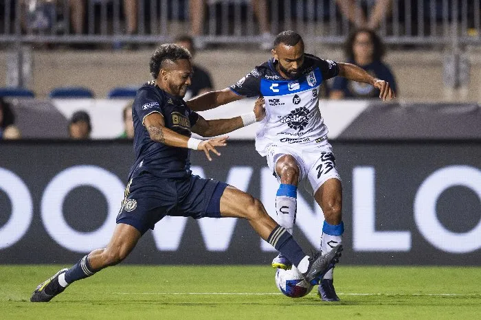 MEXSPORT Philadelphia Union disputando el balón