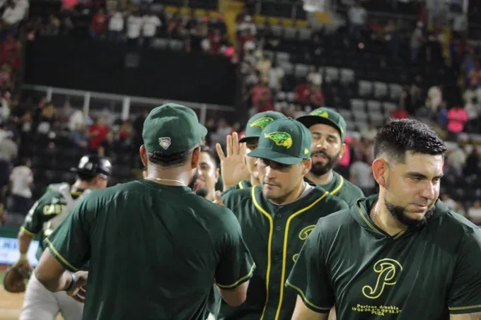 TWITTER @Pericos_Oficial Pericos lidera la serie frente a El Águila