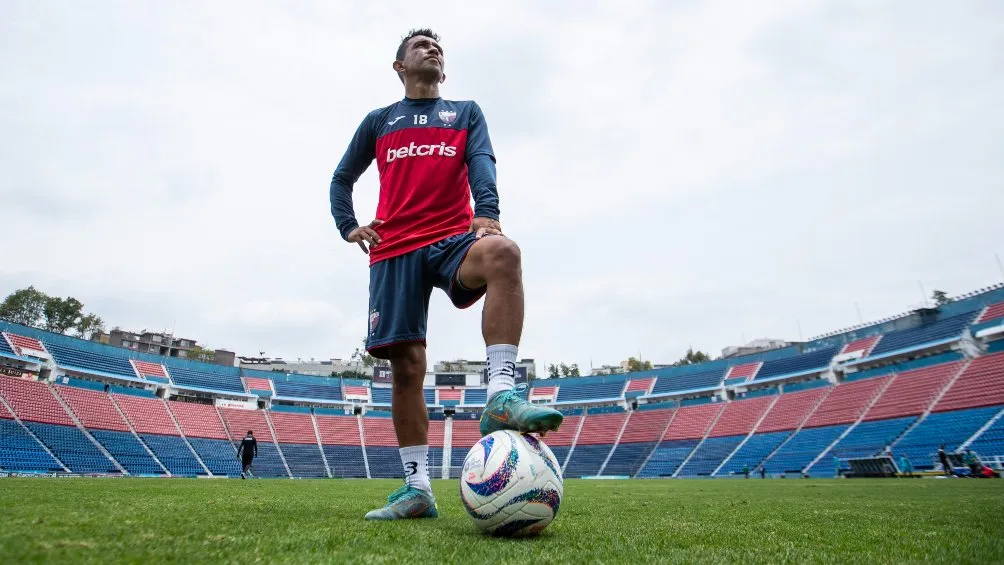 AGENCIA RÉCORD Hobbit Bermúdez recuerda sus vivencias en el Atlante