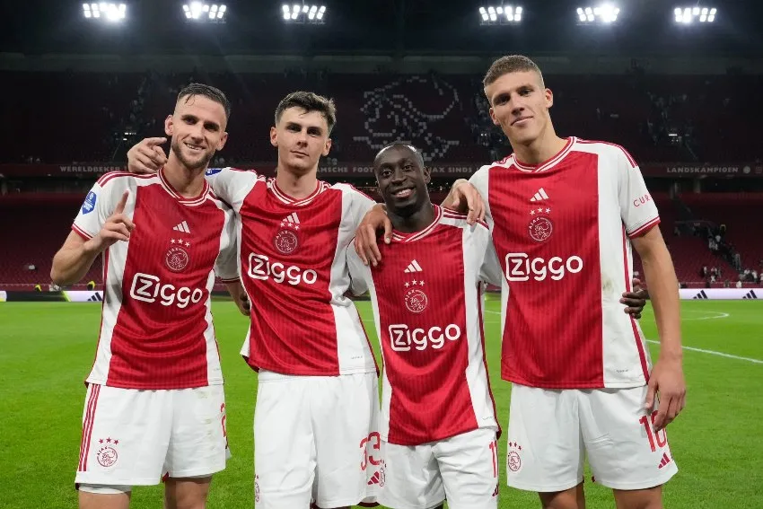 @AFCAjax Ajax tras su victoria ante Heracles