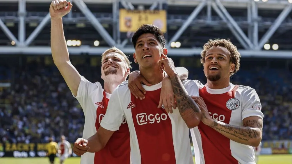 AP Álvarez celebrando un gol con el Ajax