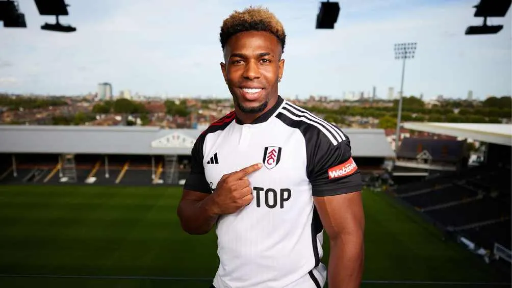 TWITTER @FulhamFC Adama se reúne con Jiménez