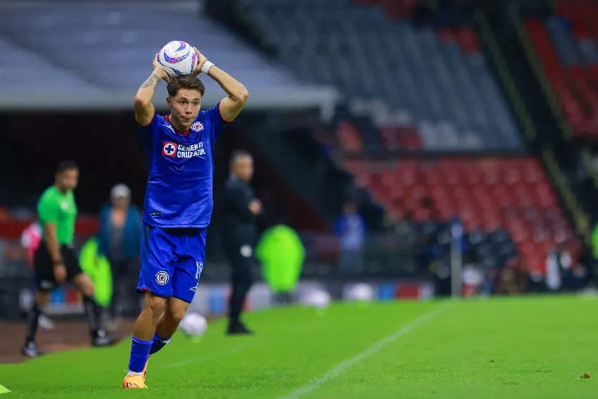 MEXSPORT Rodrigo Huescas en un partido de Cruz Azul