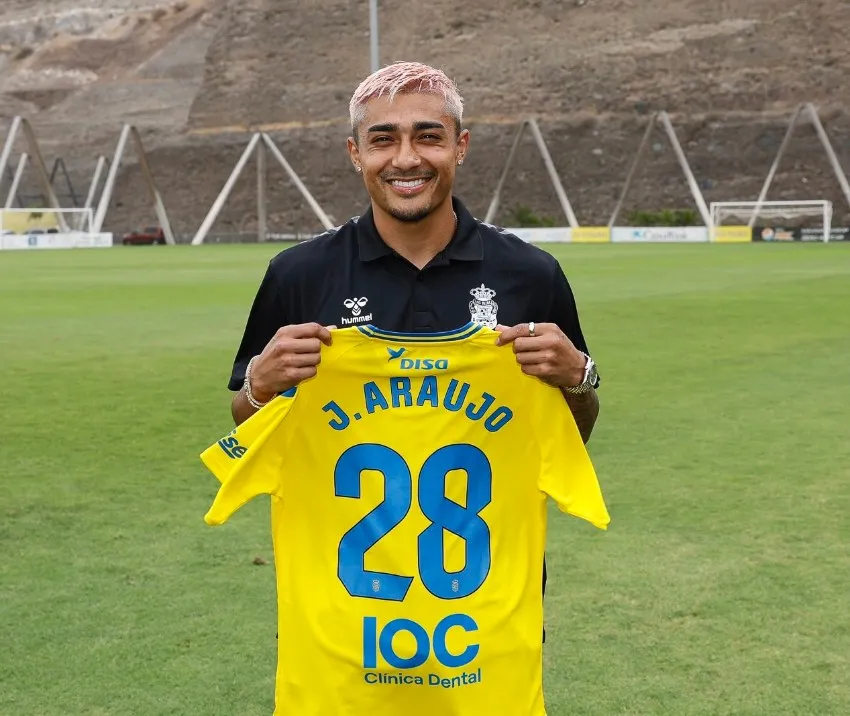 @UDLP_Oficial Araujo en su presentación con Las Palmas