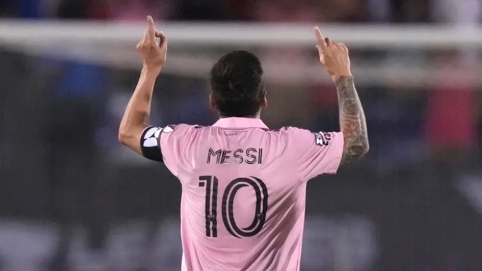 AP Messi celebra una anotación