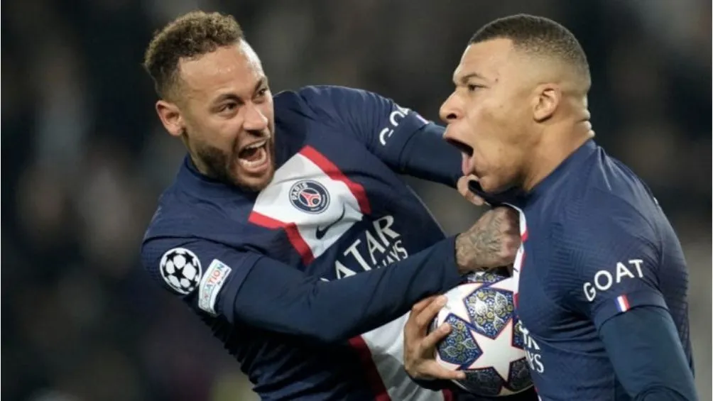 AP Neymar celebra con Mbappé