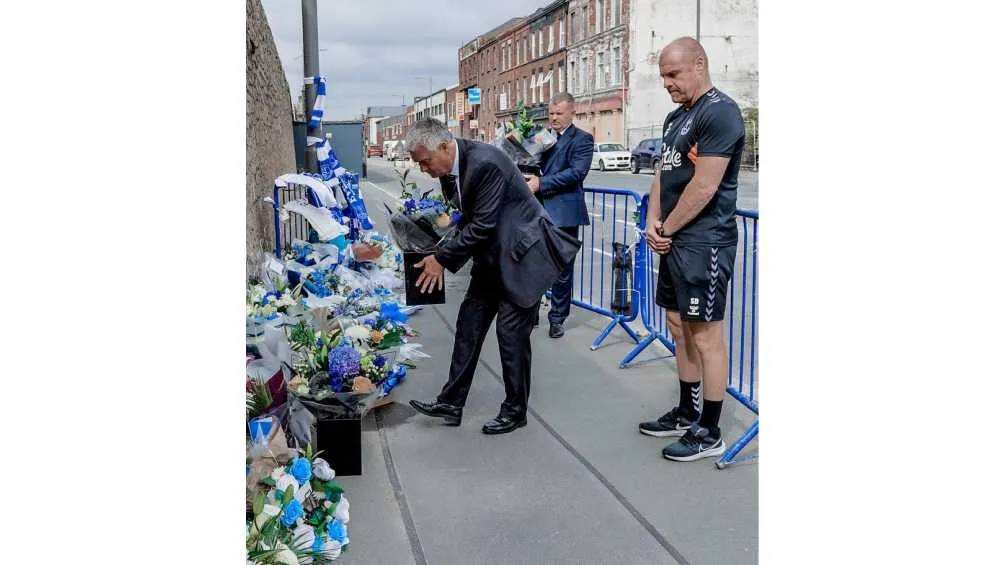 TWITTER @Mercado_Ingles El DT de Everton también rindió tributo