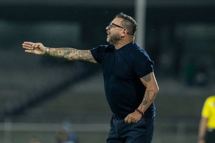 MIGUEL PONTÓN Turco Mohamed en el Pumas vs Toluca del AP23