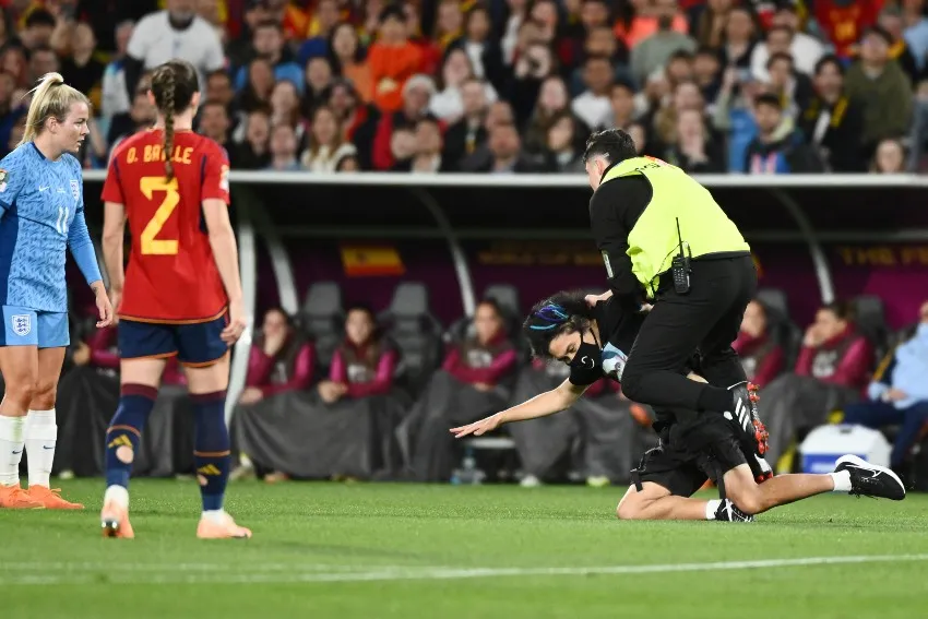 AP Activista en el campo