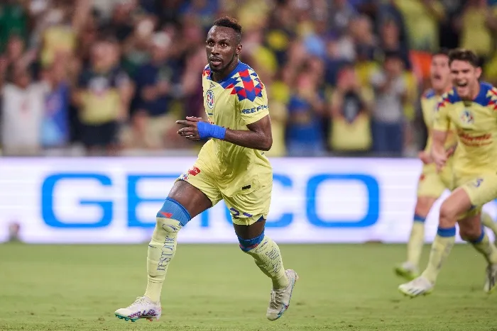 MEXSPORT Quiñones celebra una anotación