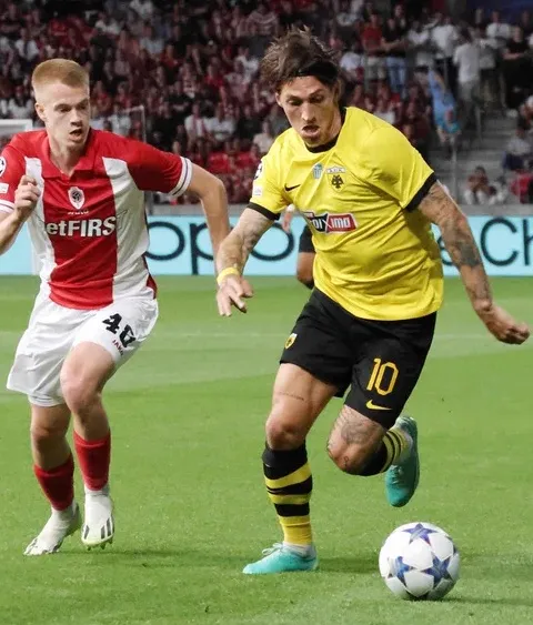 TWITTER @AEK_FC_OFFICIAL Atenas enfrentando al Antwerp