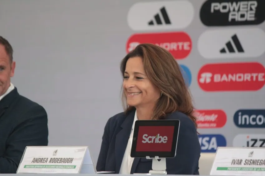 JULIÁN VÁZQUEZ Andrea Rodebeaugh en conferencia de prensa de la FMF