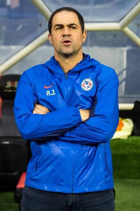 Miguel Pontón André Jardine en el juego vs Necaxa