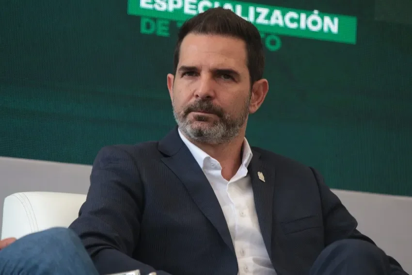 JULIÁN VÁZQUEZ Duilio Davino hablando sobre Carlos Vela