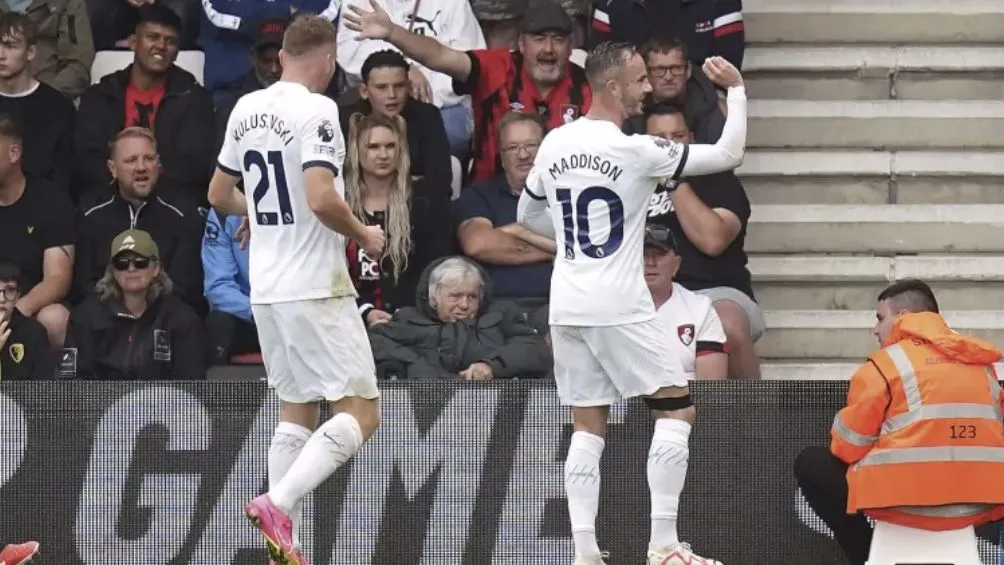 AP Maddison celebra su primer gol con los Spurs