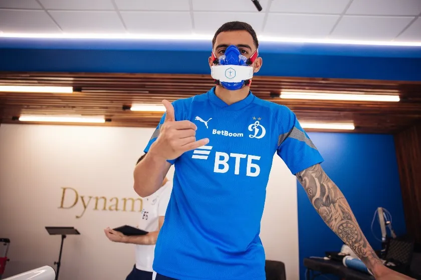 @fcdynamo Luis Chávez en las pruebas médicas del Dinamo Moscú
