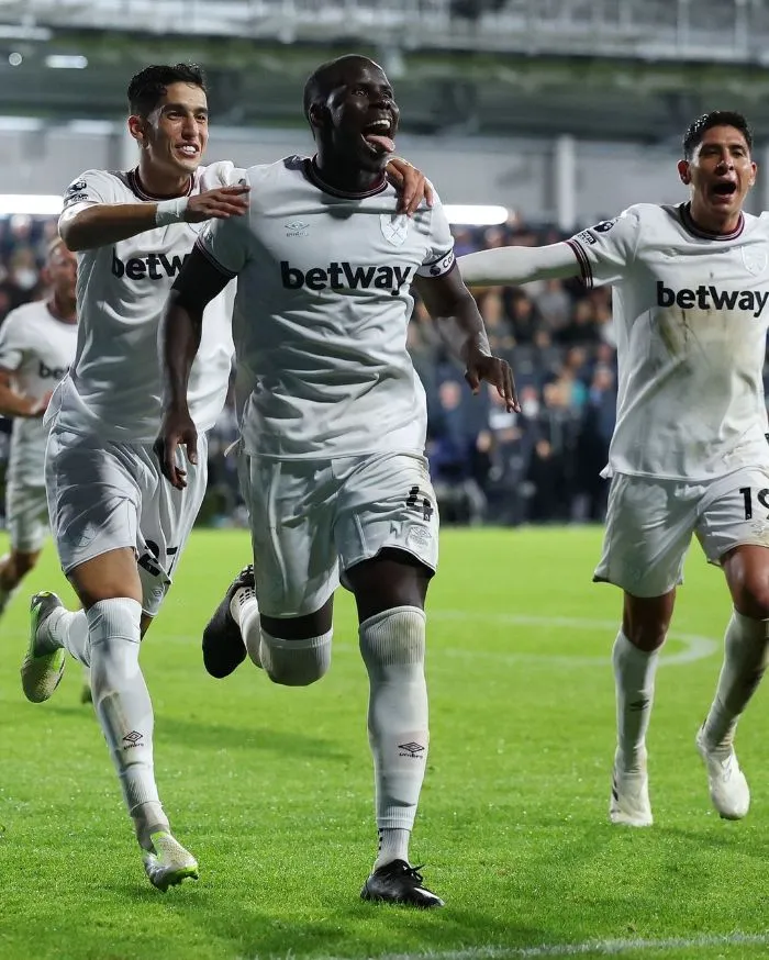 INSTAGRAM @westham Álvarez celebrando el gol del West Ham