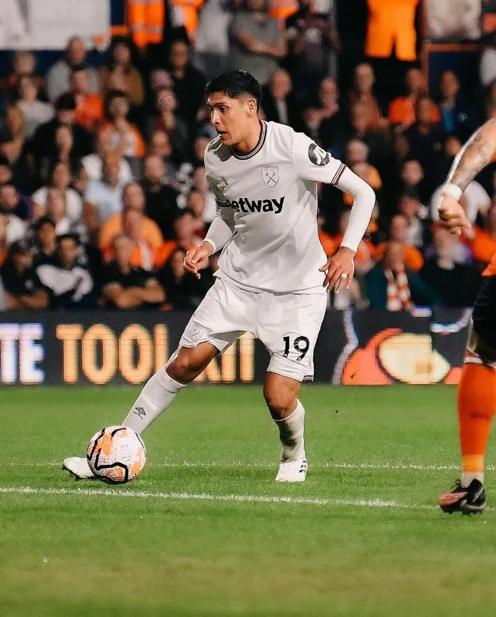 INSTAGRAM @edsonnalvarez Edson jugando con el West Ham