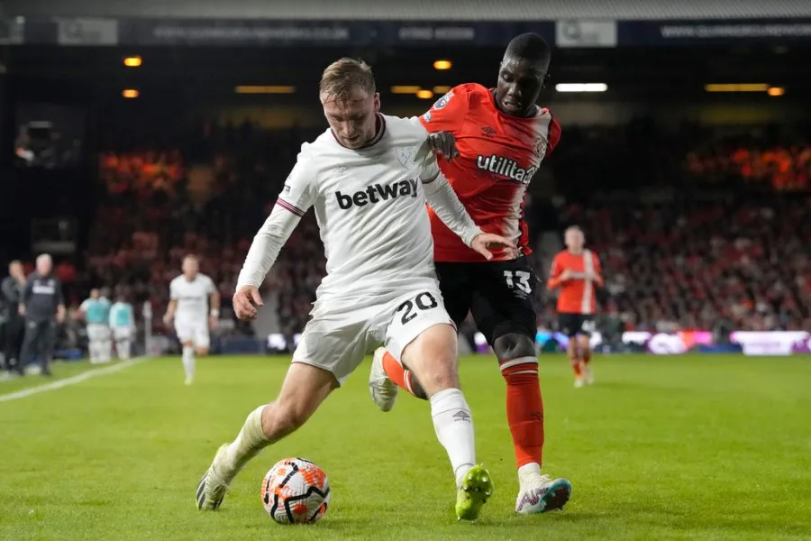 AP El partido fue cerrado durante los 90 minutos