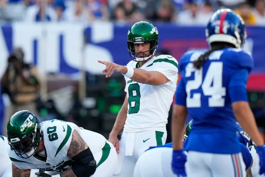 AP Aaron Rodgers en pretemporada con Jets