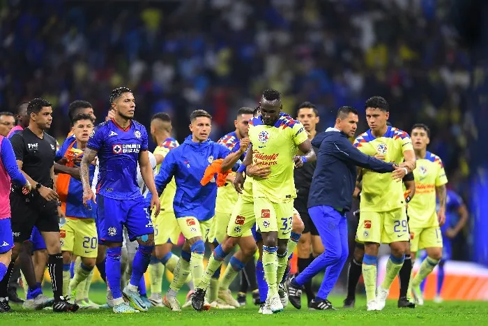 MEXSPORT Juan Escobar y Julián Quiñones fueron de los protagonistas de la bronca