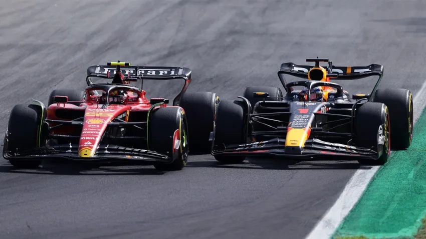 TWITTER: @redbullracing Monoplazas compitiendo en el Gran Premio de Italia