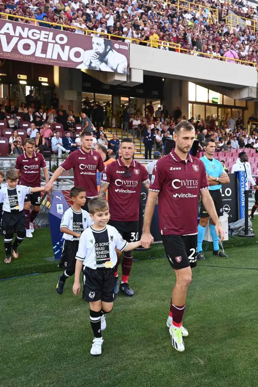 @OfficialUSS1919 Salernitana enfrentará a Lecce