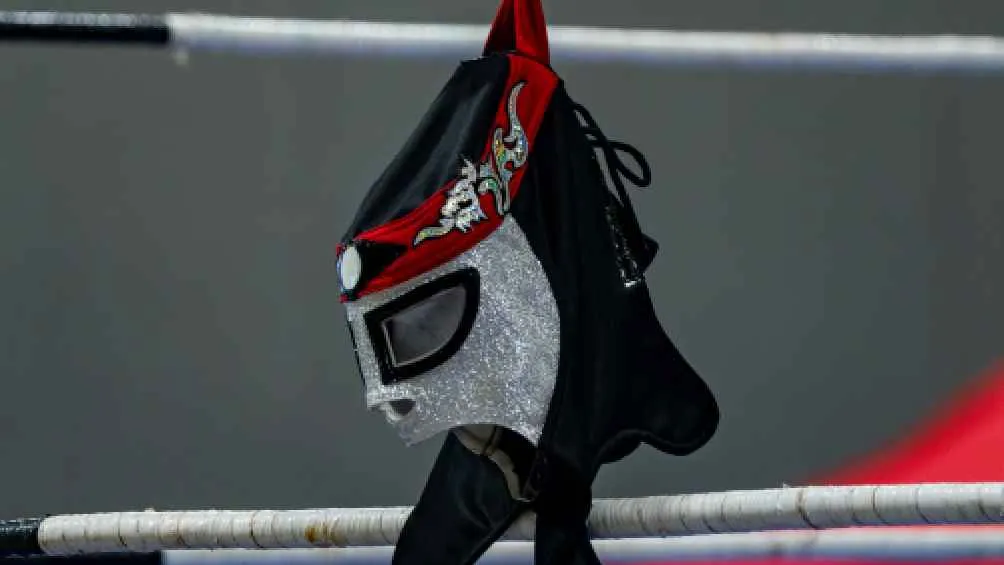 SERGIO AUTREY Octagón eperdió su mascara