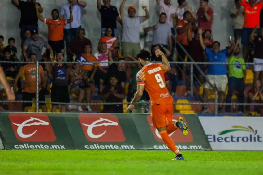 @CFCorrecaminos Vladimir Moragrega celebrando su gol vs Atlante
