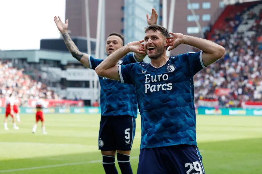 @Santigim11 Santi Gimeénz en celebración con el Feyenoord