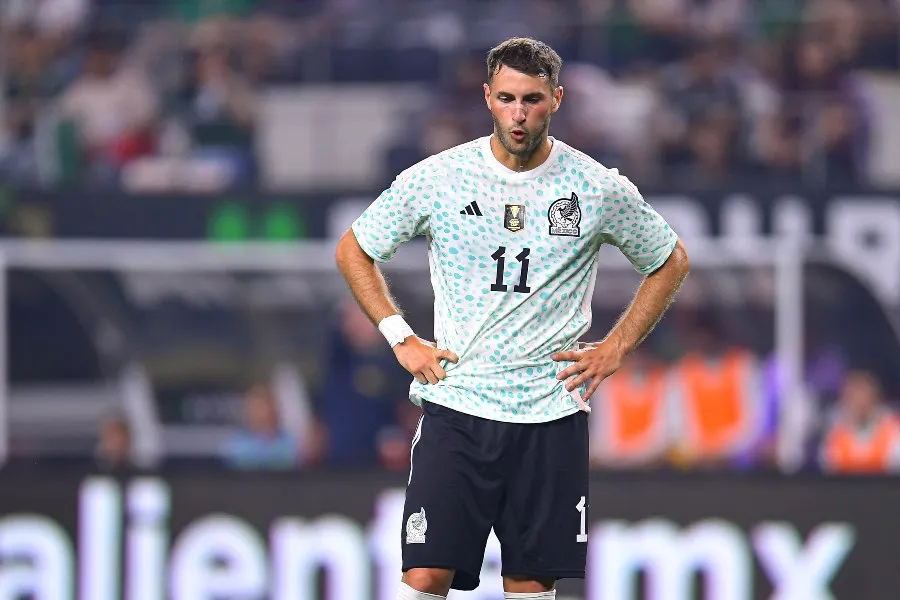 MEXSPORT Santiago Giménez falló su penalti