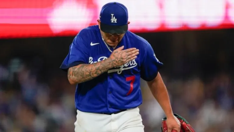 AP Julio Urías jugando con los Dodgers
