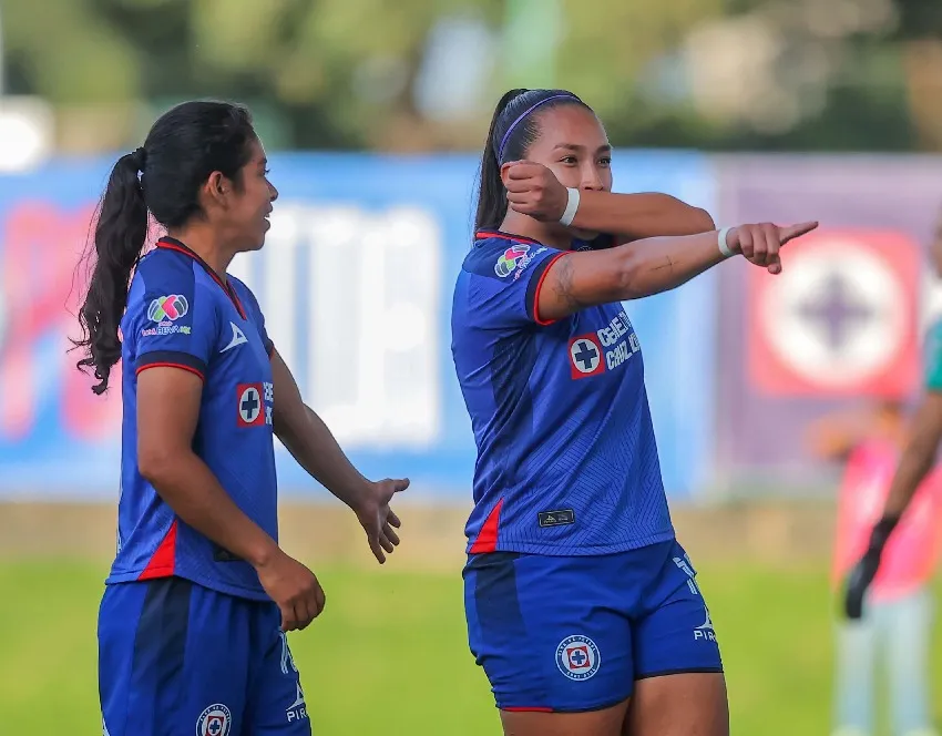@LigaBBVAFemenil Martha Enciso en celebración tras su gol de tiro libre