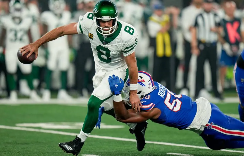 AP Aaron Rodgers se lesionó ante los Bills