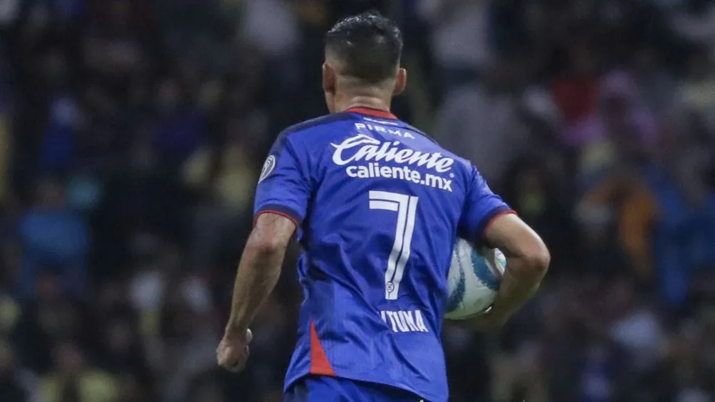 TWITTER: @CruzAzul Uriel Antuna en un juego con Cruz Azul