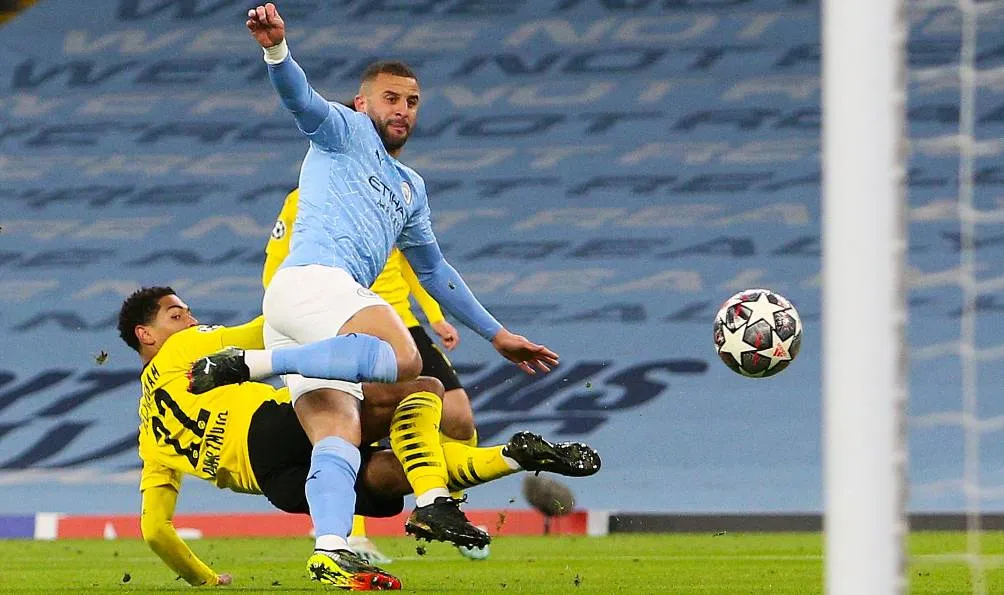 MEXSPORT Walker durante un partido con el Manchester City