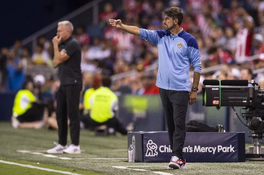 MEXSPORT Paunovic en un partido de Chivas