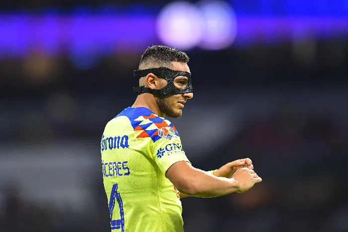 MEXSPORT Sebastián Cáceres jugando con el América