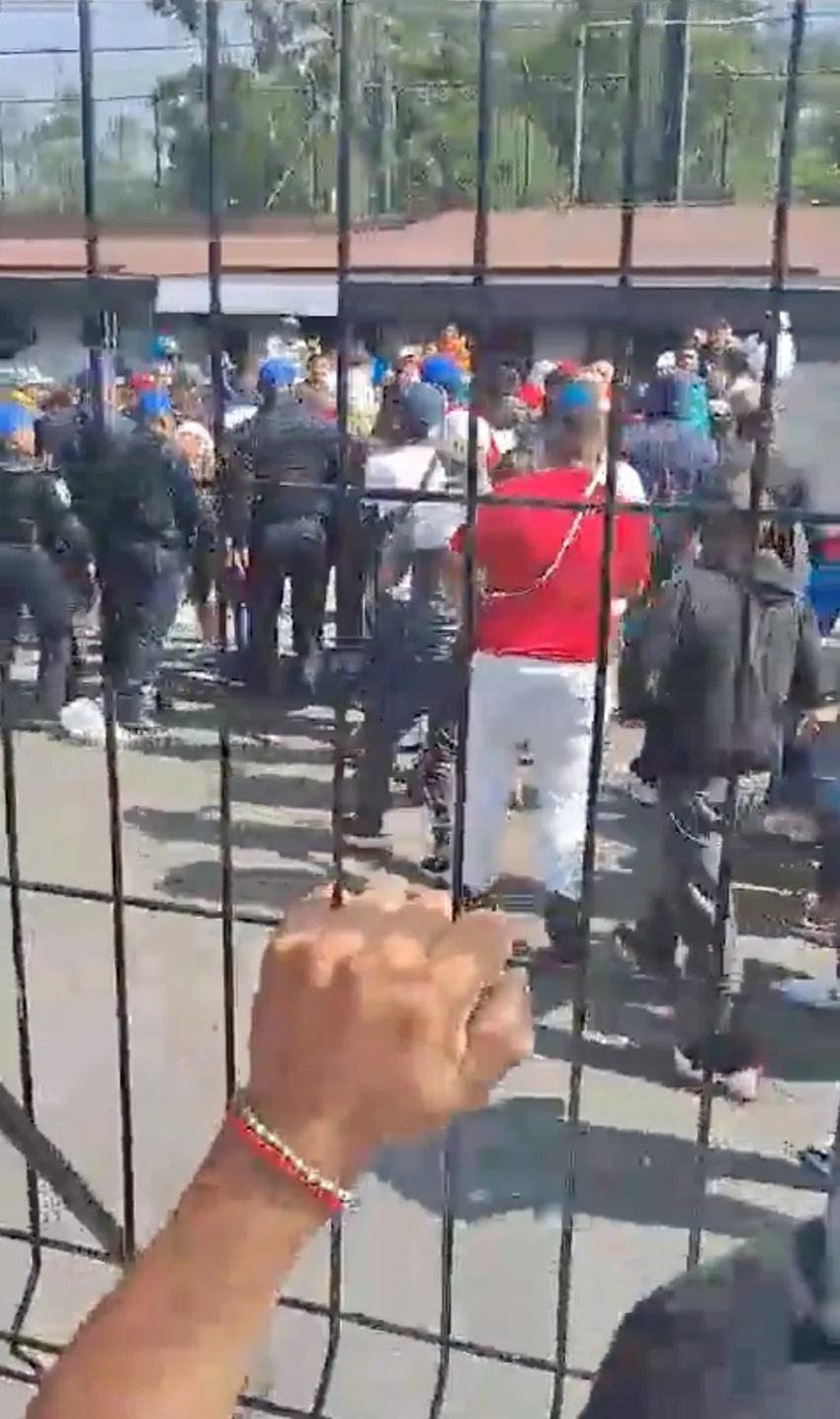 CAPTURA DE PANTALLA | @edgar85jimenez Pelea por venta de boletos para el Clásico Nacional